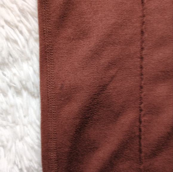 Vuori Halo Slim Flare DreamKnit Pants Women's Size Small Rosewood - Picture 10 of 10